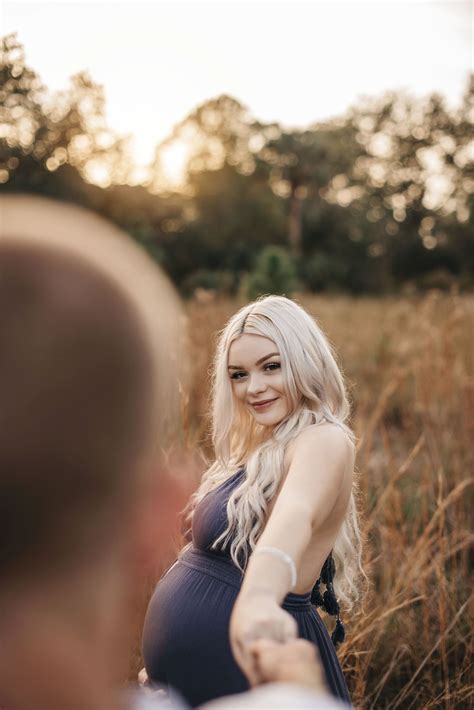 Maternity Poses Every Mom To Be Needs At Photoshoot Maternity