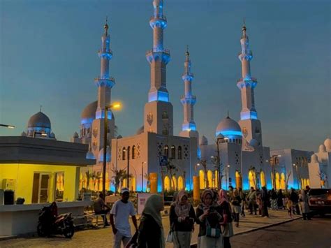 Pengunjung Masjid Raya Sheikh Zayed Solo Capai 20 Ribu Di Akhir Pekan