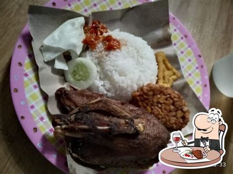 Menu At Bebek Goreng H Slamet Jatiwaringin Restaurant East Jakarta