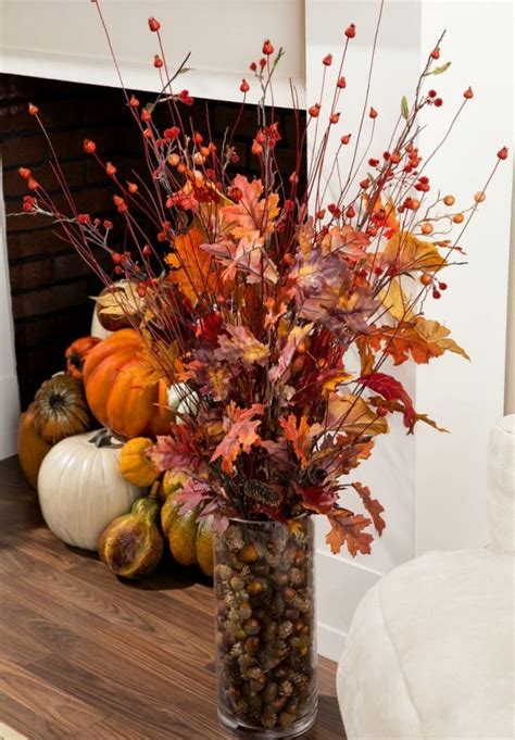 18 Leaf Centerpieces For Fall And Thanksgiving Décor - DigsDigs