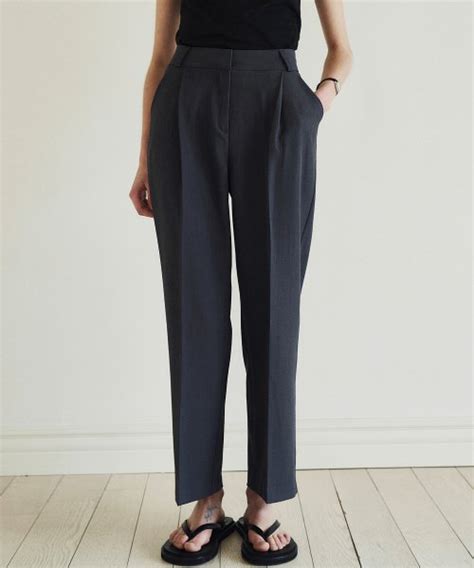 Musinsa Loeil Standard One Tuck Slacks Charcoal