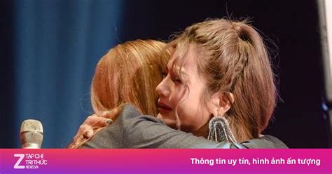 Hot girl The Voice nhất quyết không ra sân khấu vì MC đọc thiếu tên Nhạc Việt ZNEWS VN