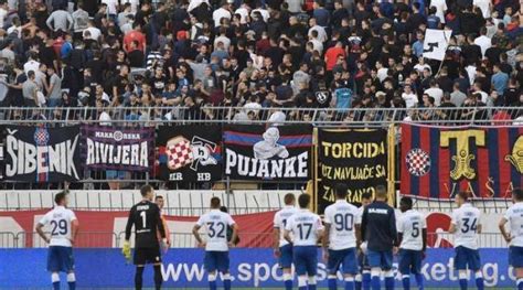 Bijesna Torcida trgala stolice i napala igrače Tudora pogodili u glavu