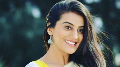 Bhojpuri actress Akshara Singh’s show stopped as fans pelt stones