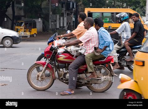 Road traffic in Chennai, Tamil Nadu, India Stock Photo - Alamy