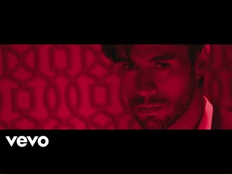 Enrique Iglesias Estrena El Baño Junto A Bad Bunny