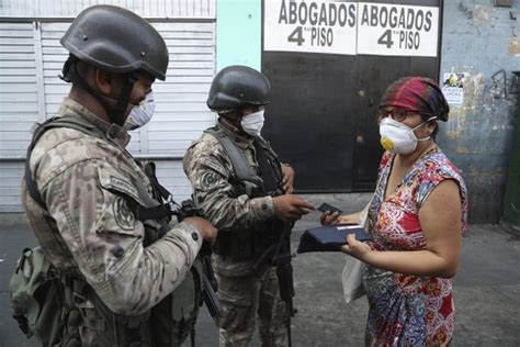 Perú Exime De Responsabilidad A Policías Y Militares Por Uso De La Fuerza Letal Durante La