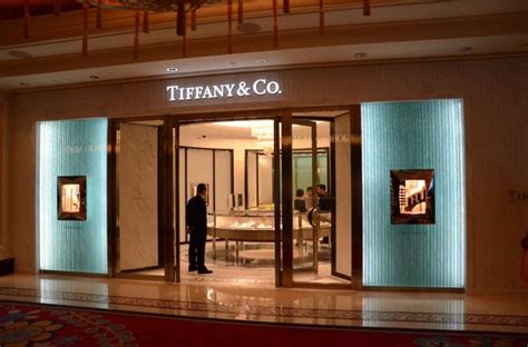 Pin By Sandy Trageser On Breakfast At Tiffanys Storefront Design