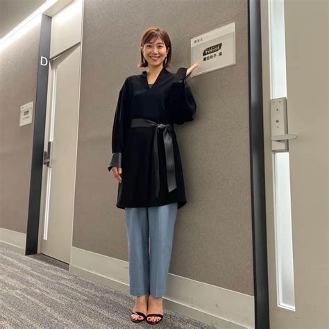 潮田玲子さんのインスタグラム写真 潮田玲子instagram「本日のテレビタックル出演時の衣装です😆☝️ シャツ、パンツ共に