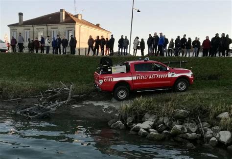 Finisce Con Lauto Nel Fiume Po La Gente Sotto Choc Sullargine