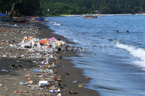 Pantai Jadi Tempat Pembuangan Sampah Antara Foto