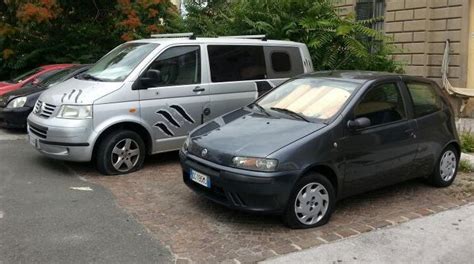 Gomme Tagliate E Carrozzeria Rigata Brutta Sorpresa Per La Consigliera