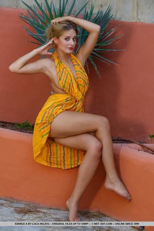 Arizona Honey Heats Up The Garden With Her Moist Pussy XXX Dessert