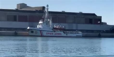 Migranti Ispezione Della Guardia Costiera Dissequestrata La Nave Open