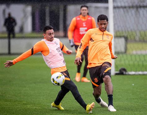 Sob Chuva Corinthians Faz Trabalho T Tico De Olho No Atl Tico Go Lance