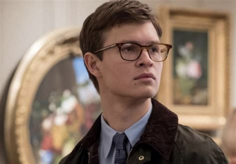 Movie Review The Goldfinch Flies Free Of Narrative Logic The