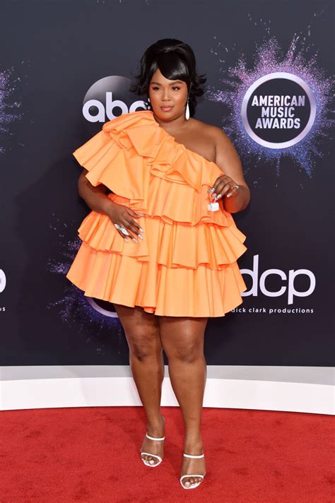 2019 Amas Lizzo Has The Tiniest Purse On The Red Carpet Billboard