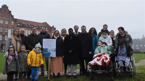 Fulda Begehbarer Adventskalender im antonius Park eröffnet