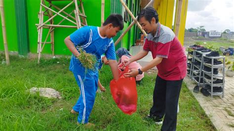 Civitas Akademika Mts N Banyumas Gelar Bersih Bersama Belanegaranews