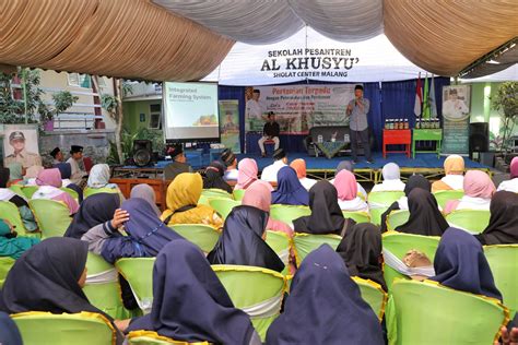 Kiai Muda Ganjar Ajak Petani Blitar Mandiri Dengan Sistem Pertanian Terpadu