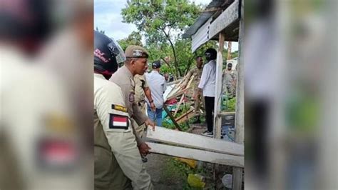 Satpol Pp Malra Bongkar Bangunan Liar Di Jalan Jenderal Sudirman