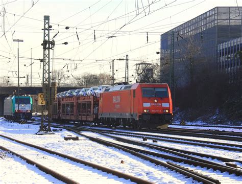 Von Railion Kommt Bei Schnee Und Sonne Mit Einem Autozug Aus