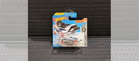 Hot Wheels Hover Out Super Chromes купить в Москве с доставкой Хобби и отдых Авито