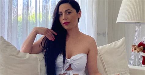 Daniela Aránguiz posó con un micro bikini a orillas de una piscina Tecache cl