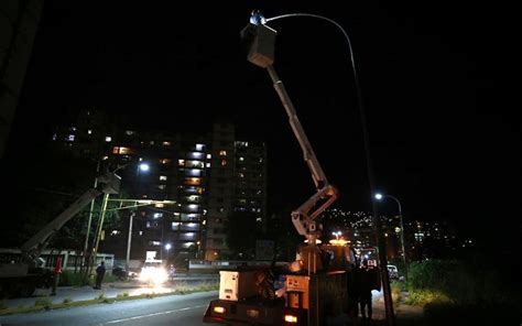 Nv Corpoelec Instala Luminarias Led En Caricuao