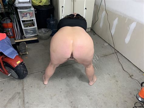 Sexy Bbw Dat Ass In A Garage Pics Xhamster