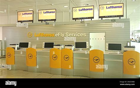 Vol Lufthansa Hi Res Stock Photography And Images Alamy