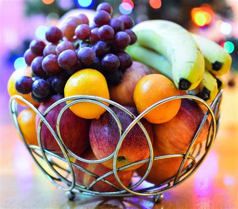 FRUEAT | Fresh Fruit Basket with variety of fruits on demand | FRUEAT