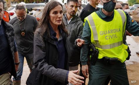 Mud Hits Spanish King Queen In Face As Crowd Protests Flood Crisis