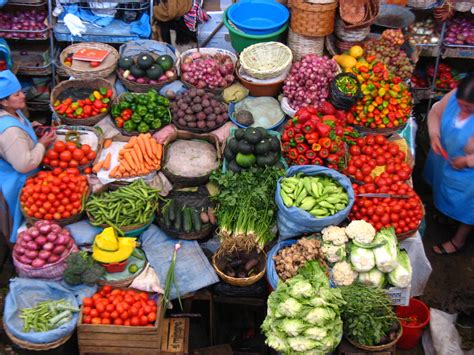 File Mercado En La Ciudad De Sucre Bolivia Wikimedia Commons