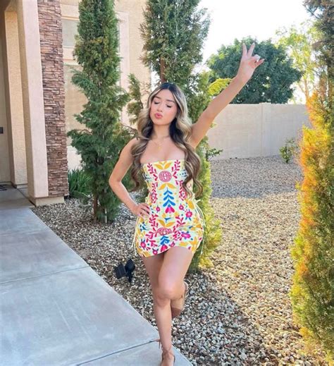 Pin By Kueens On Dress Skirt Latina Fashion Outfits Rodeo Outfits Summer Rodeo Outfits