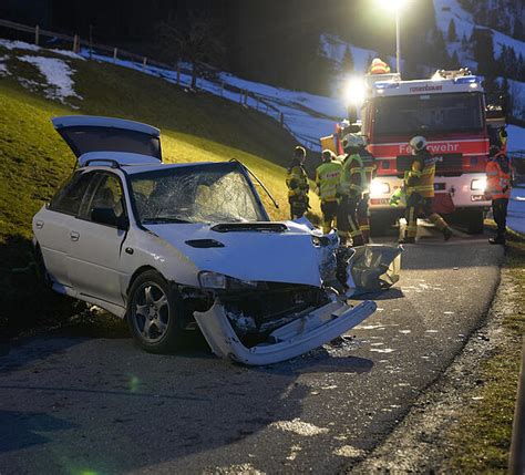 Frontalkollision Fordert Vier Verletzte