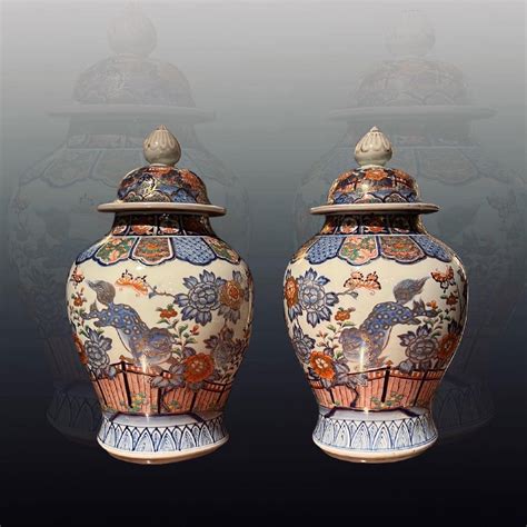 Japon Paire De Vases Potiches Couvertes En Porcelaine Japonaise De A