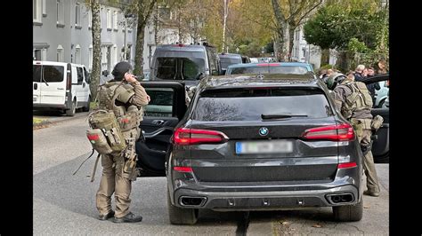 SEK KRÄFTE EVAKUIEREN GESAMTSCHULE SOLINGEN Person mit