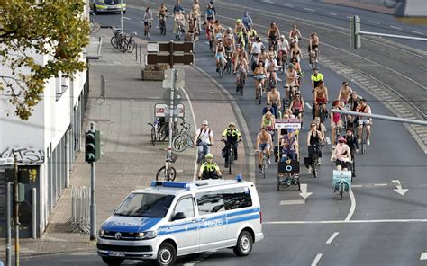 Köln Bilder der Fahrraddemo Naked Bike Ride