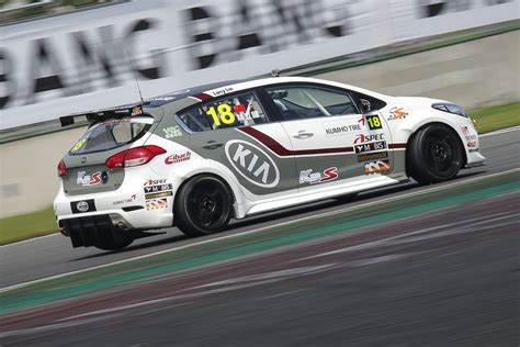 Hexathron Racing develop new Kia for CTCC - TouringCarTimes