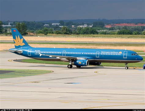 VN A352 Airbus A321 231 Vietnam Airlines If JetPhotos