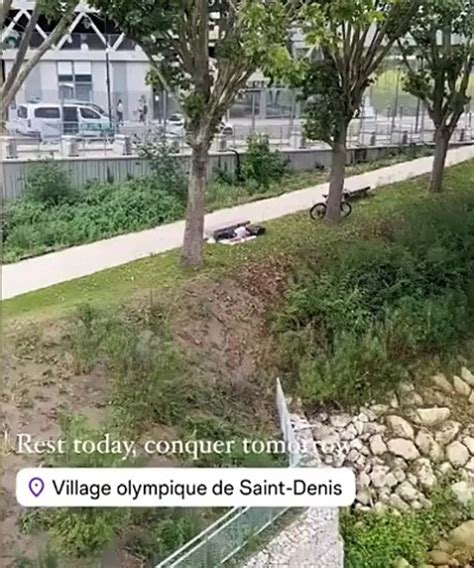 Ceccon Che Dorme Nel Parco Del Villaggio Olimpico Il Video Simbolo Di