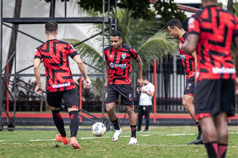 Atlético GO renova contrato de jogador contestado pela torcida veja