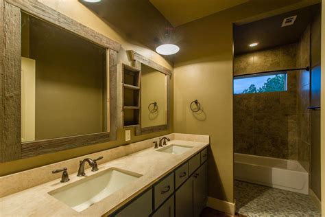 Modern Farmhouse Campagne Salle De Bain Austin Par Barron