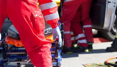 Donna precipita dal quarto piano a Pozzuoli è in gravi condizioni Un