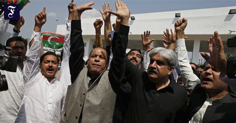 Pakistan Pr Sident Arif Alvi L St Das Parlament Auf