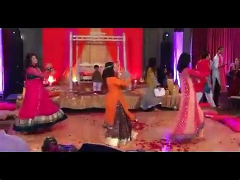 Beautiful Girls Dance On Mehndi Night Sasural Genda Phool Hd Video Video Dailymotion