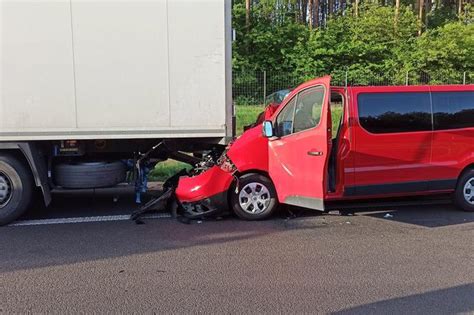 Bus Zderzy Si Z Ci Ar Wk Na Autostradzie A Pod Zgierzem Os B