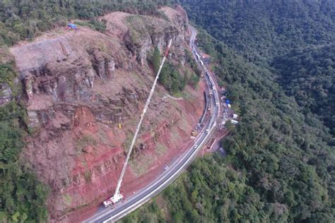 Br Segue Bloqueada Entre Curitiba E Sc Por Risco De Desmoronamento