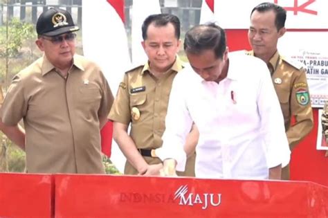 Presiden Jokowi Resmikan Lima Ruas Jalan Daerah Di Ntb